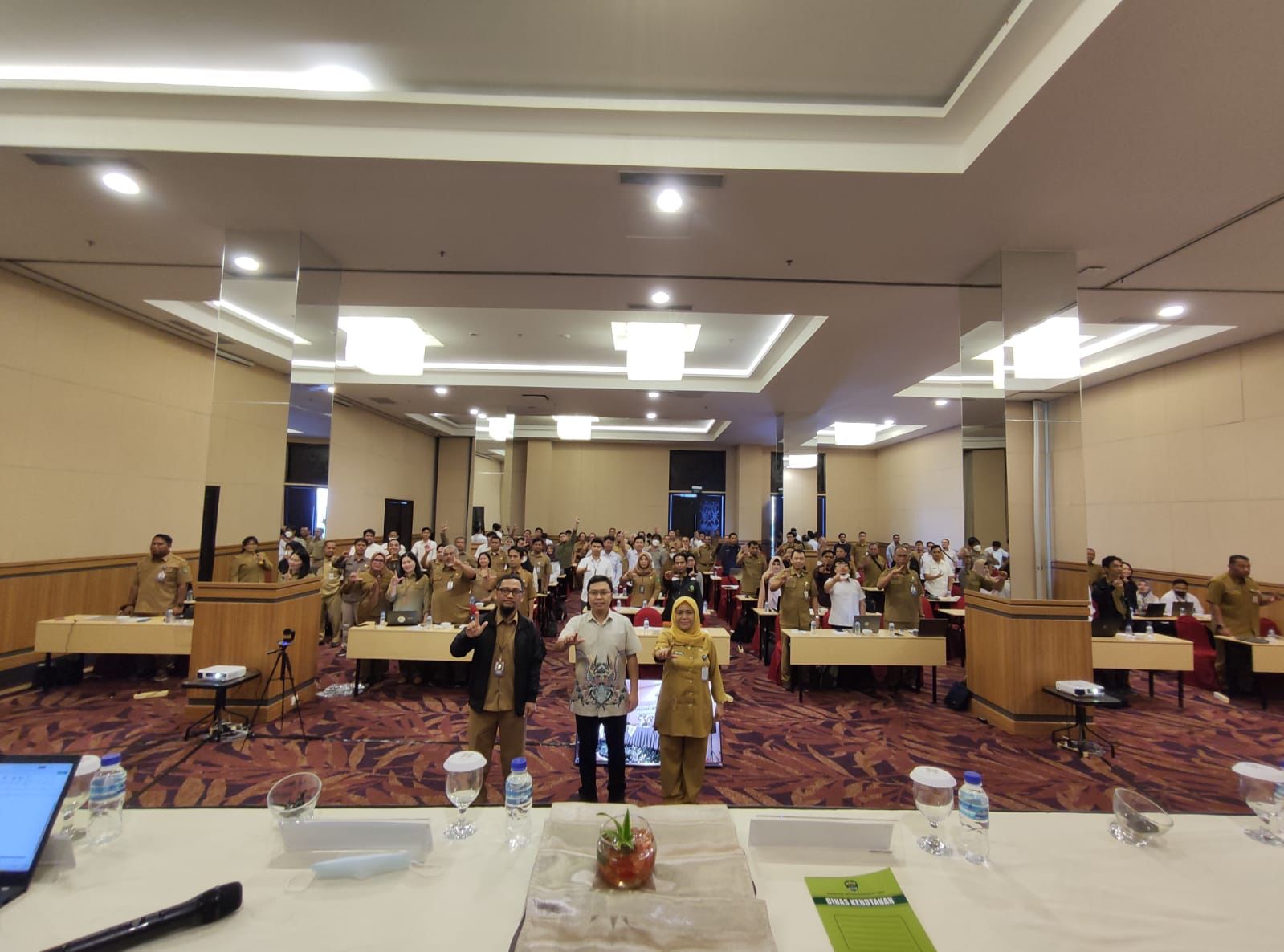 https://dishutkaltim.com/public/admin/images/gambar_berita/1677638876_WhatsApp Image 2023-03-01 at 10.47.29.jpeg